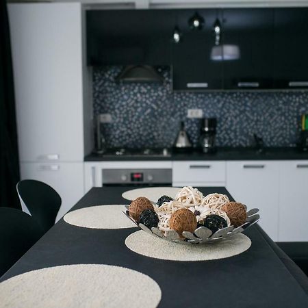 Apartel Black & White Năvodari المظهر الخارجي الصورة