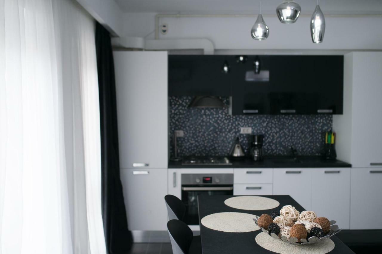 Apartel Black & White Năvodari المظهر الخارجي الصورة