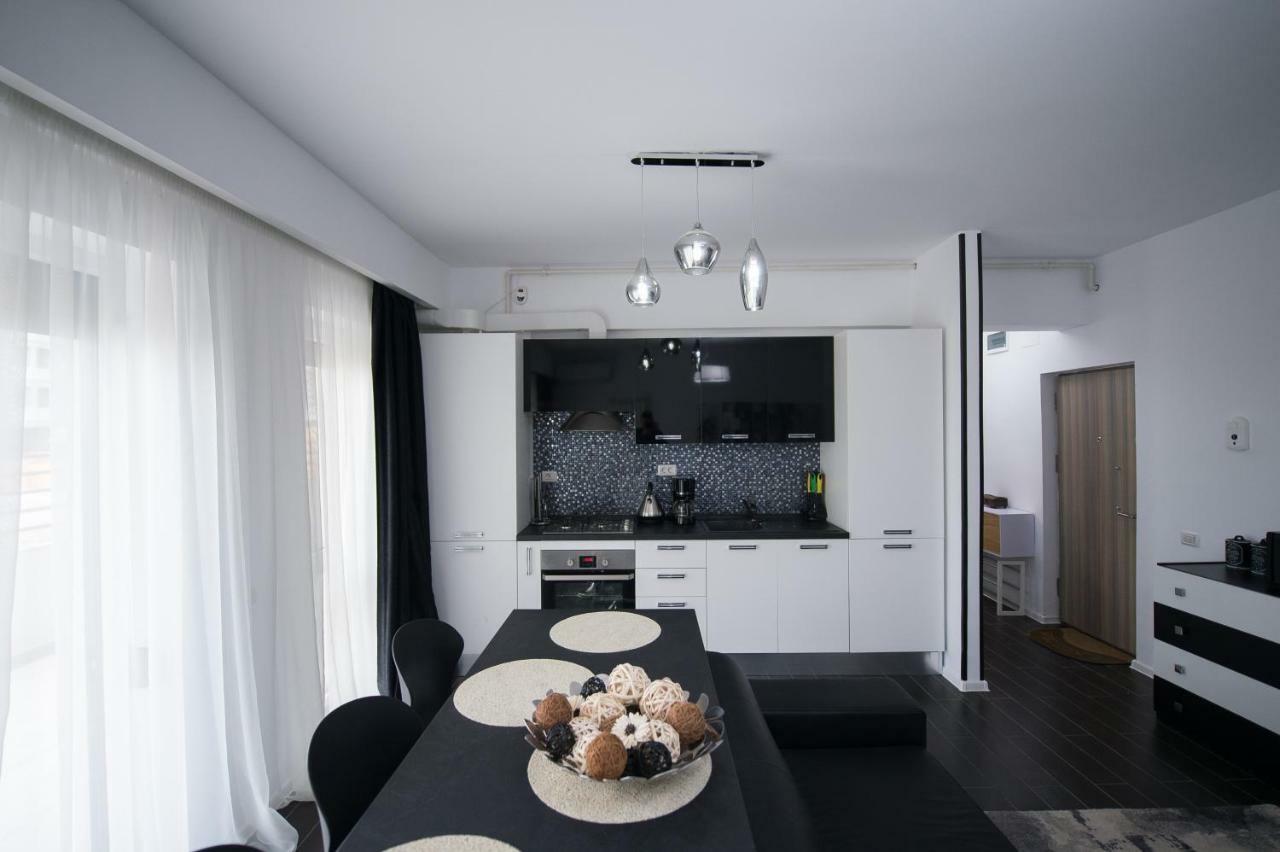 Apartel Black & White Năvodari المظهر الخارجي الصورة